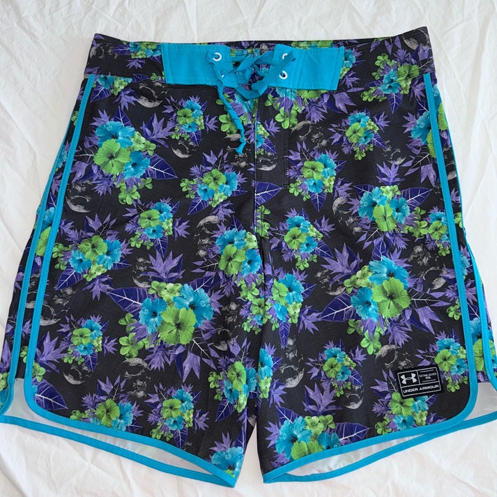Under Armour men’s bathing suit size M
